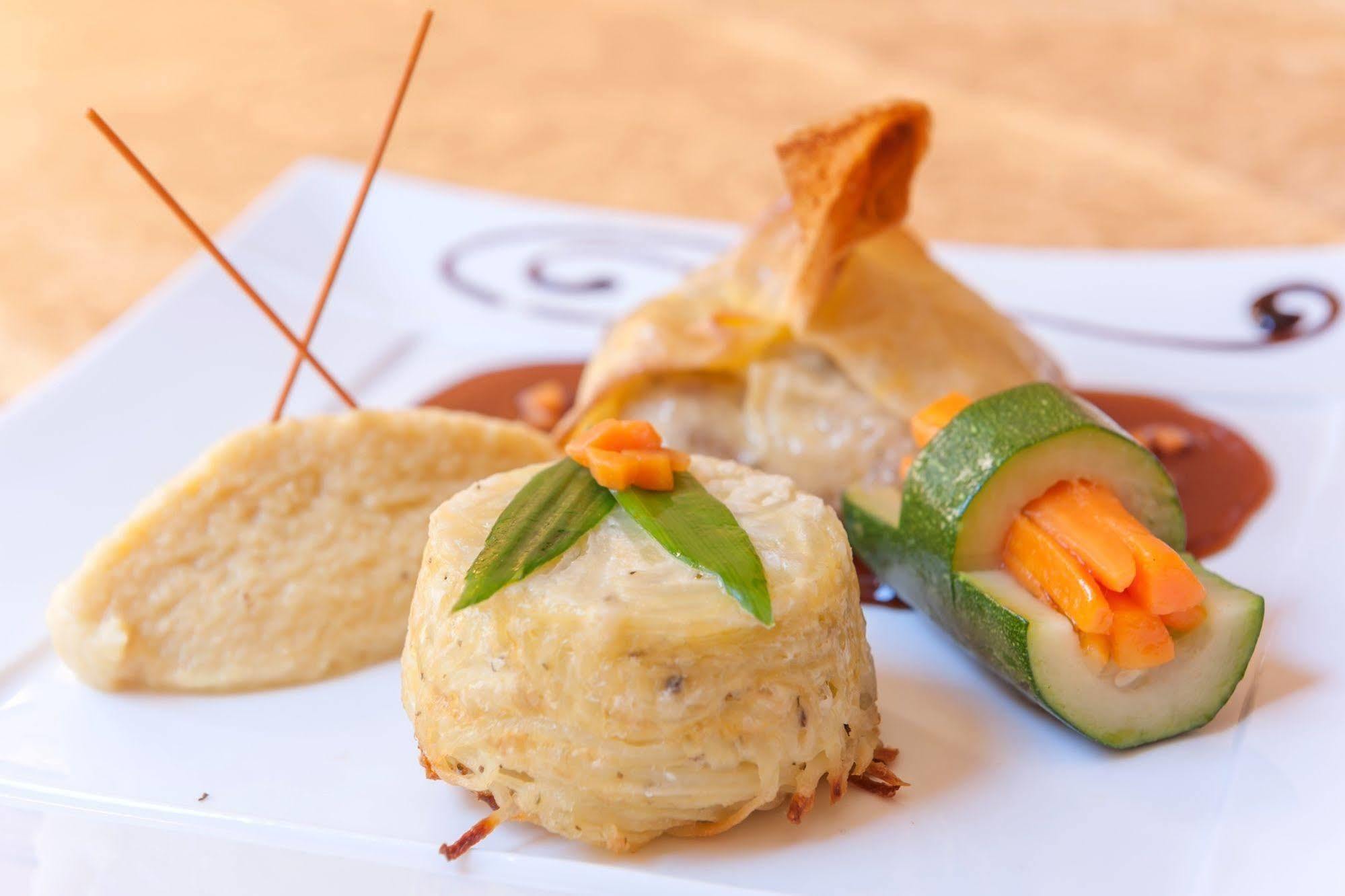 Restaurant Le Clement Hotel 2*