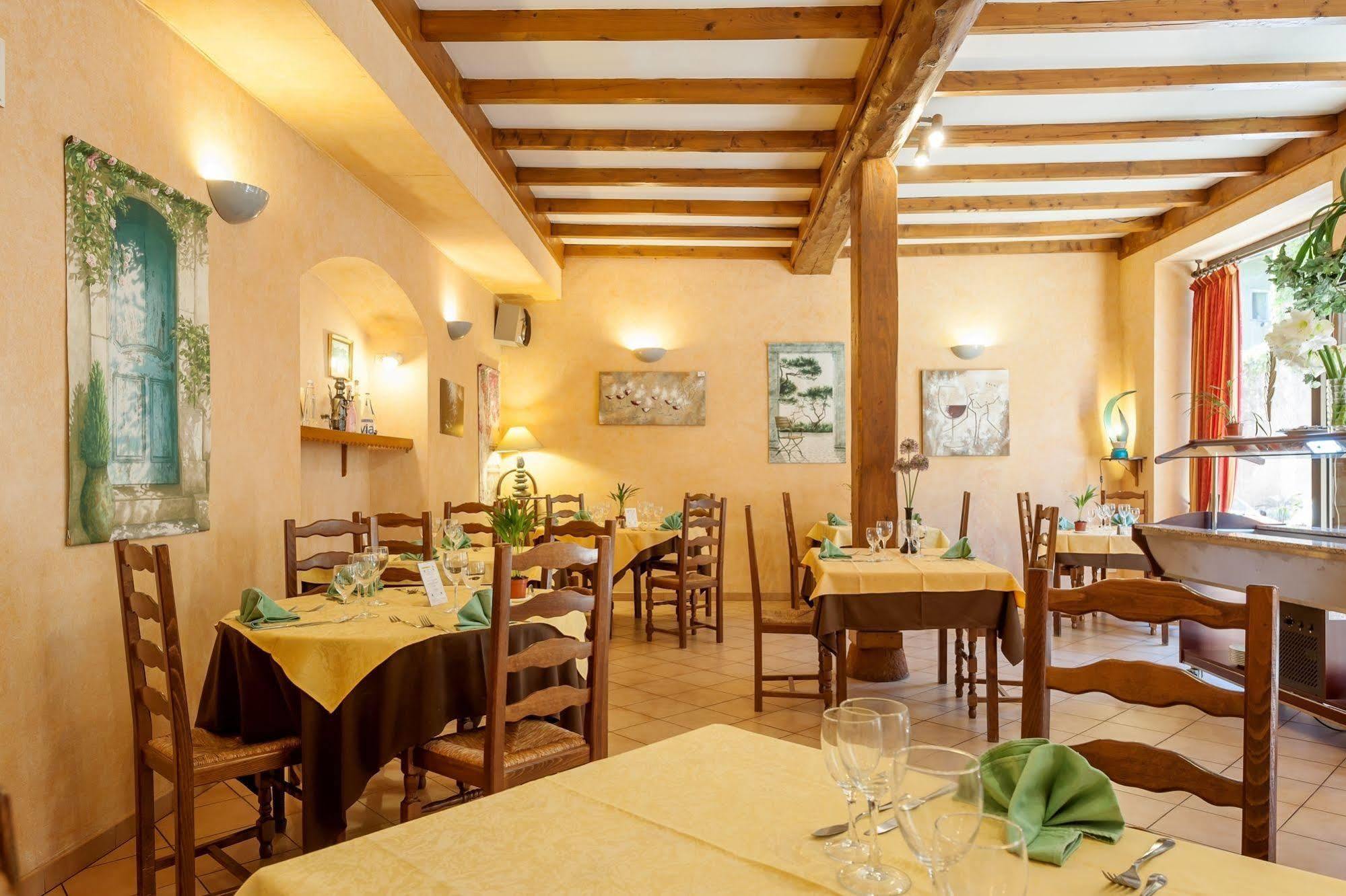 Restaurant Le Clement Hotel Saint-Clement-sur-Valsonne